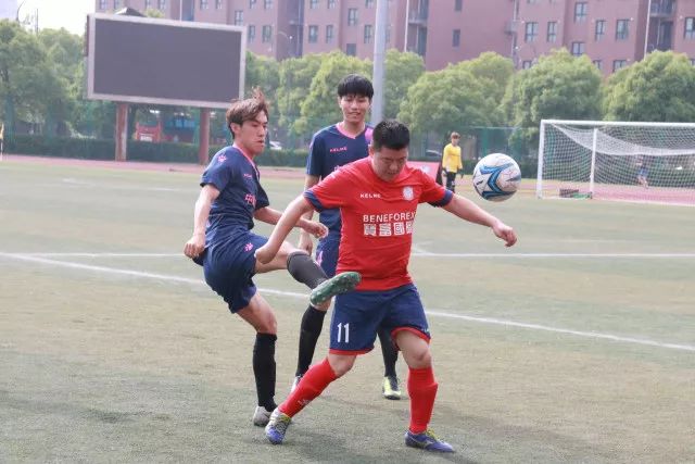 足球报：再见世预赛！以胜利为告别 以青春作预告